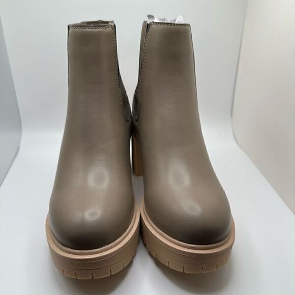 CUSHIONAIRE Women's chelsea boot +Memory Foam 7.5 WIDE TAUPE - Picture 2 of 7